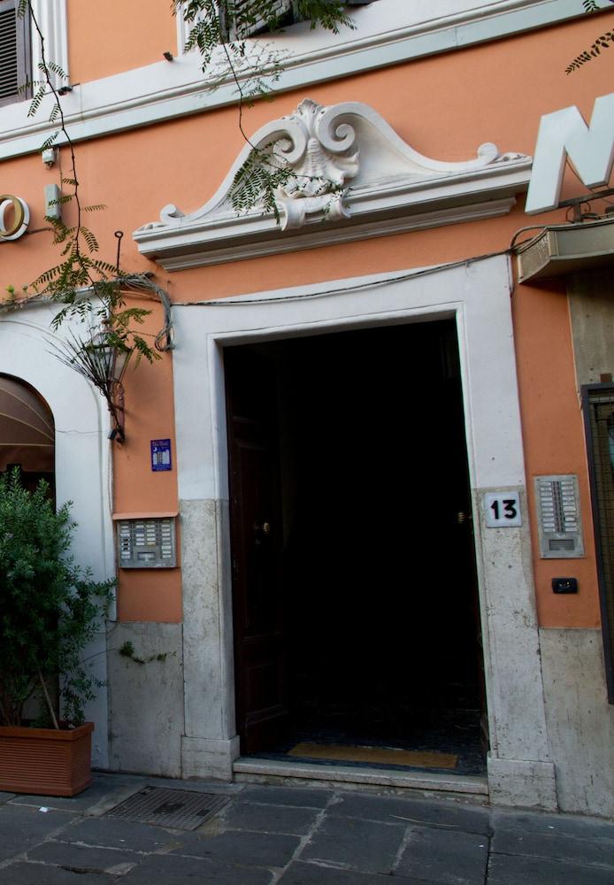 Gaudi Guesthouse Rome Bagian luar foto