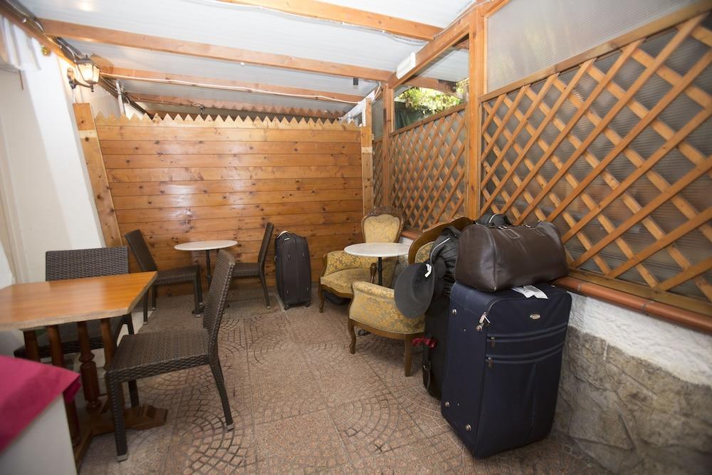 Gaudi Guesthouse Rome Bagian luar foto